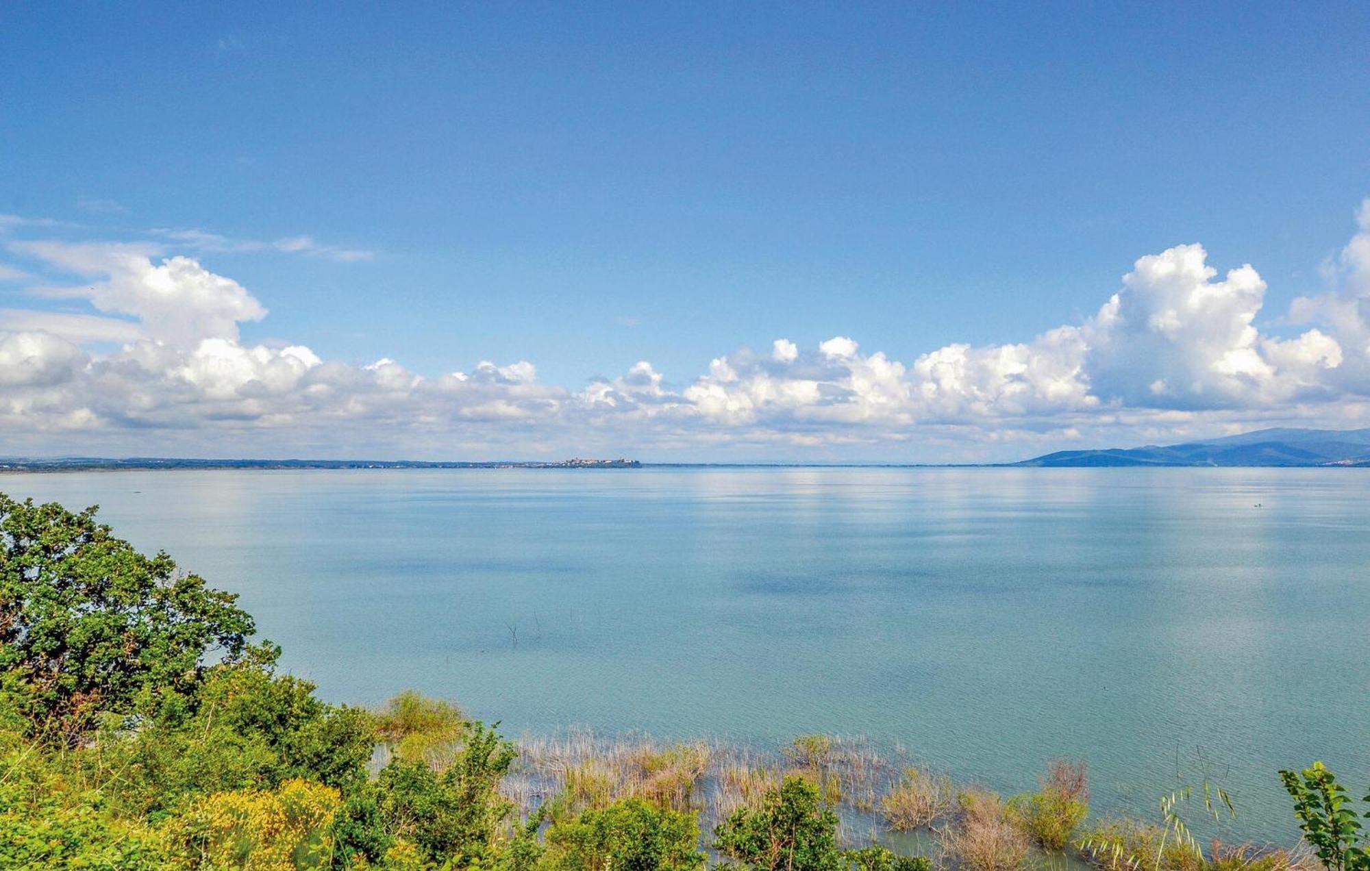 Lovely Apartment In Tuoro Sul Trasimeno With Wifi Екстериор снимка